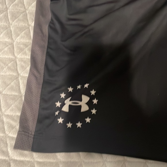 Mens UA shorts! - Picture 3 of 4